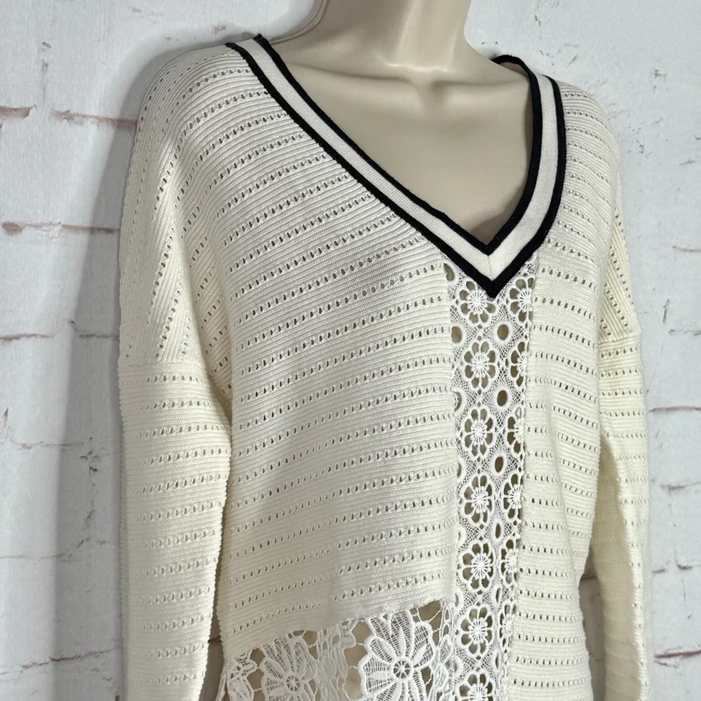 FRENCH CONNECTION Women Small Textured White Knit V-Neck Sweater Generous Sizing - Picture 16 of 16